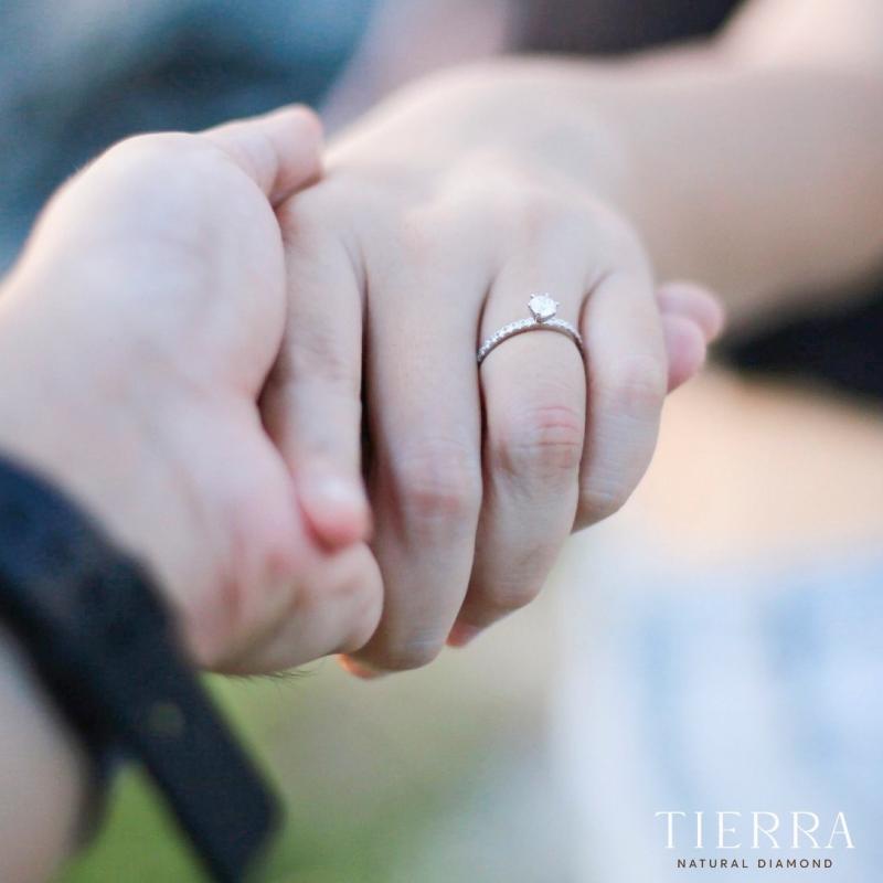 Nhẫn cầu hôn đeo ngón nào là đúng nhất? Gợi ý một số mẫu nhẫn đẹp được yêu thích nhất hiện nay